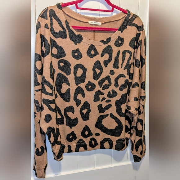 ENTI CLOTHING SMALL Leopard Print Top - Picture 1 of 12